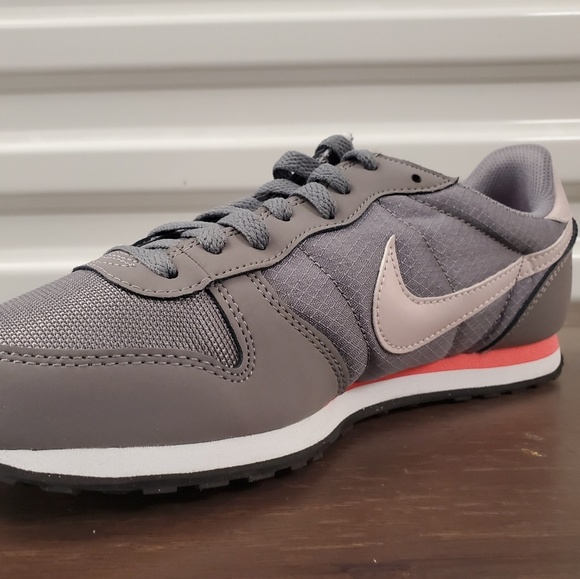 Womens Nike Gennico Athletic Sneakers - Picture 6 of 8